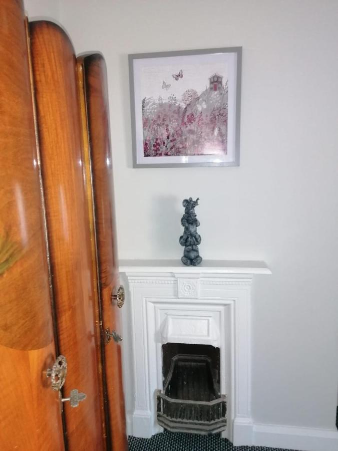 Maire Toireasa - Cosy Refurbished Property In The Gaeltacht Quarter Belfast Exterior photo