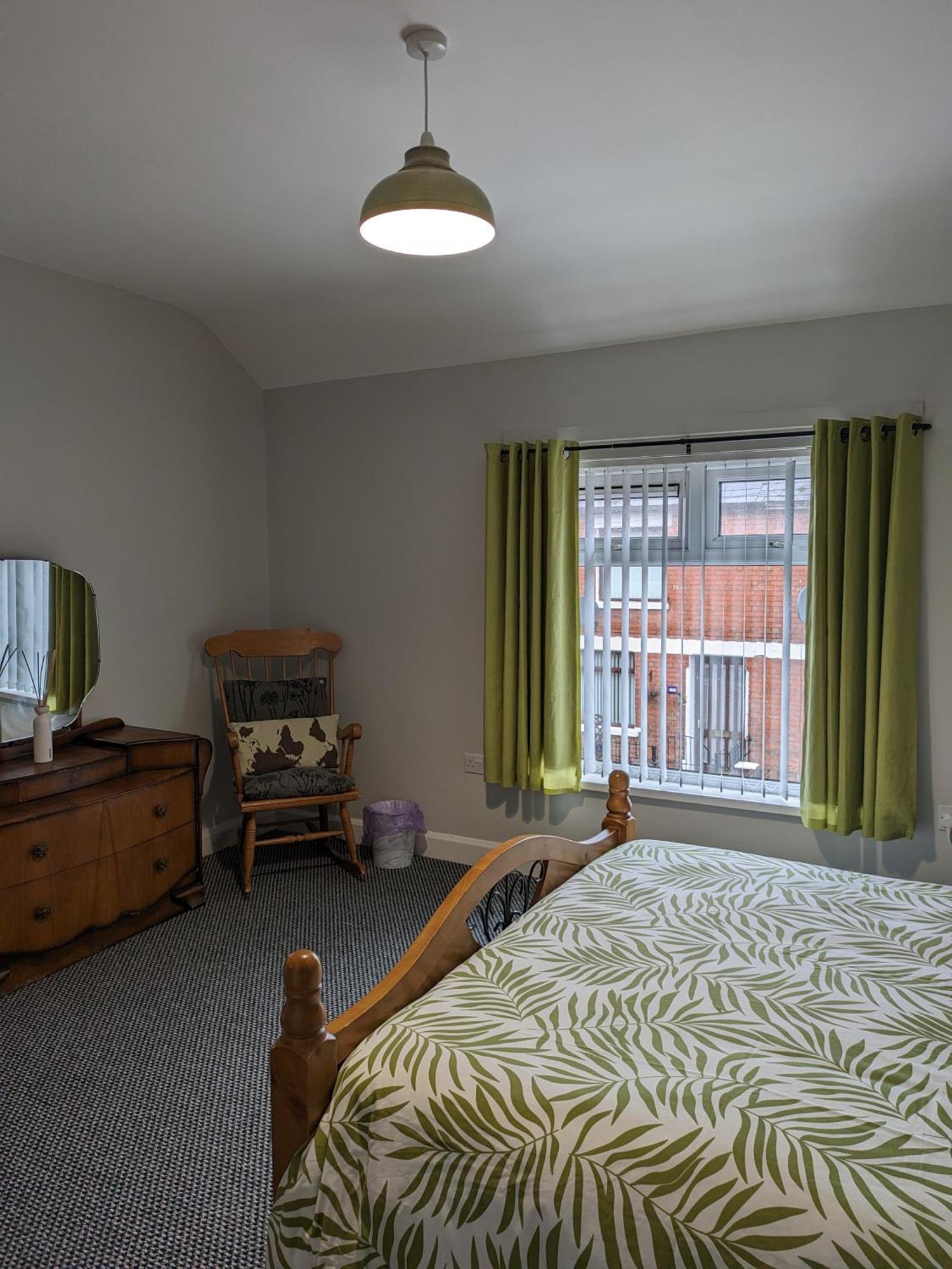 Maire Toireasa - Cosy Refurbished Property In The Gaeltacht Quarter Belfast Exterior photo