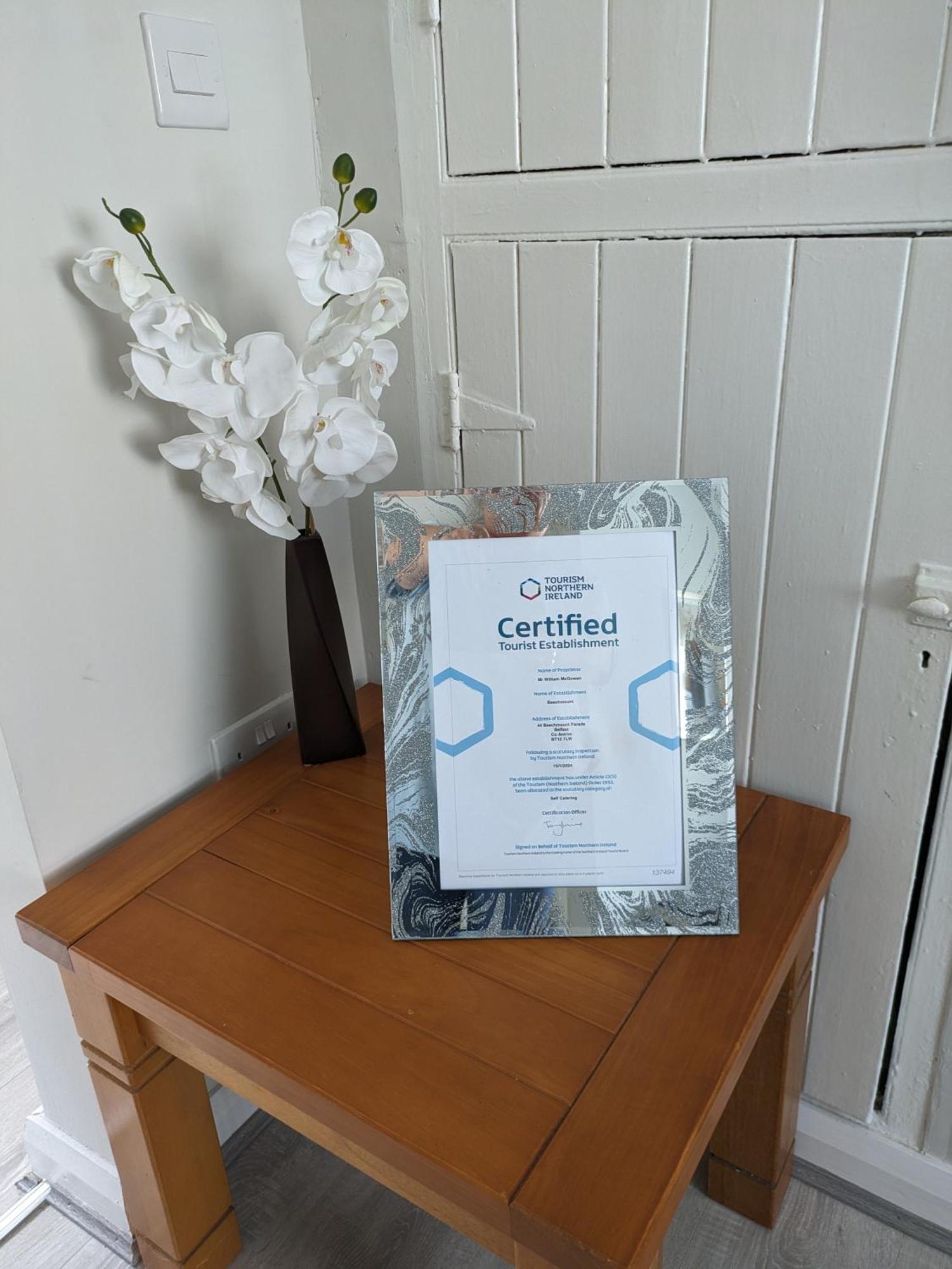 Maire Toireasa - Cosy Refurbished Property In The Gaeltacht Quarter Belfast Room photo