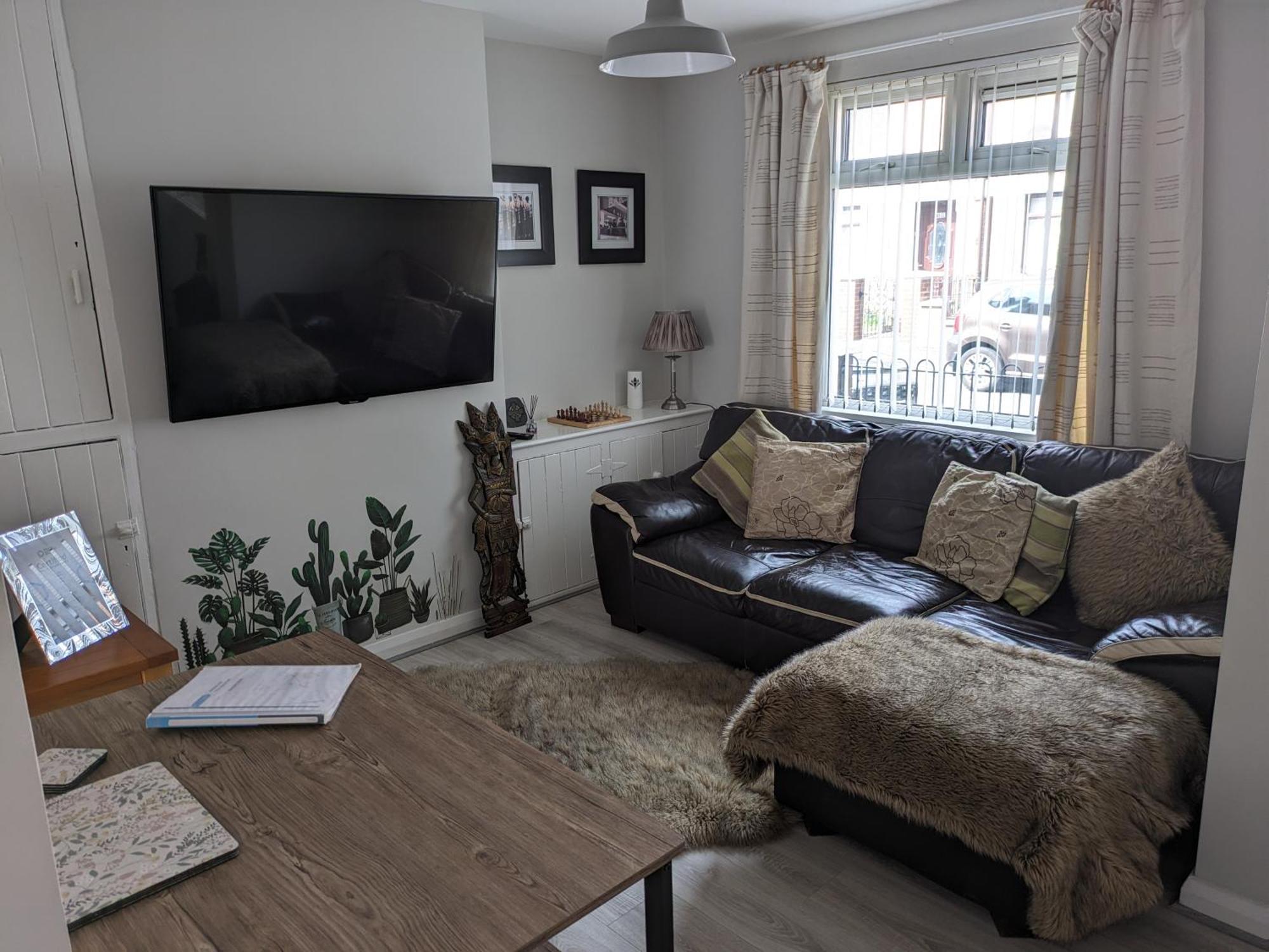 Maire Toireasa - Cosy Refurbished Property In The Gaeltacht Quarter Belfast Room photo