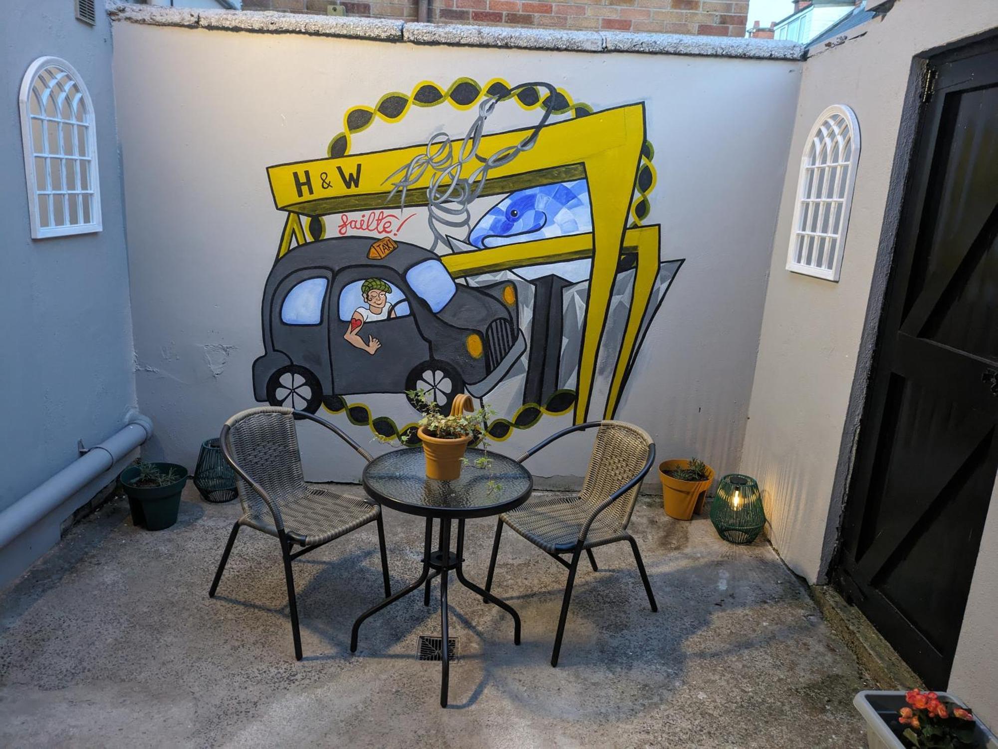 Maire Toireasa - Cosy Refurbished Property In The Gaeltacht Quarter Belfast Room photo