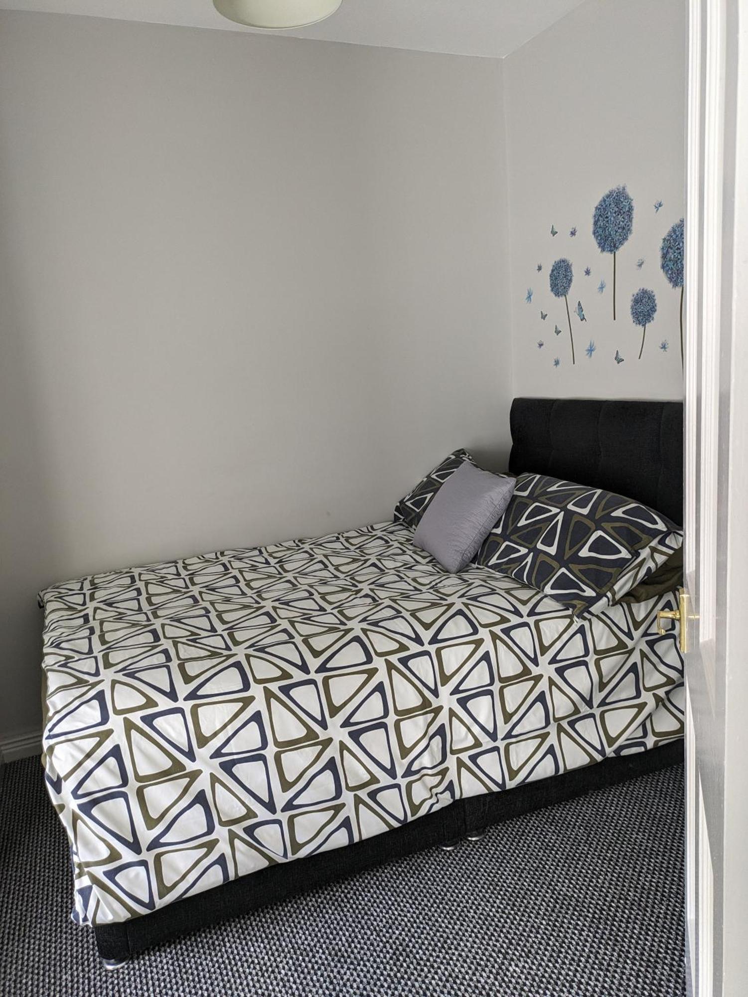 Maire Toireasa - Cosy Refurbished Property In The Gaeltacht Quarter Belfast Room photo