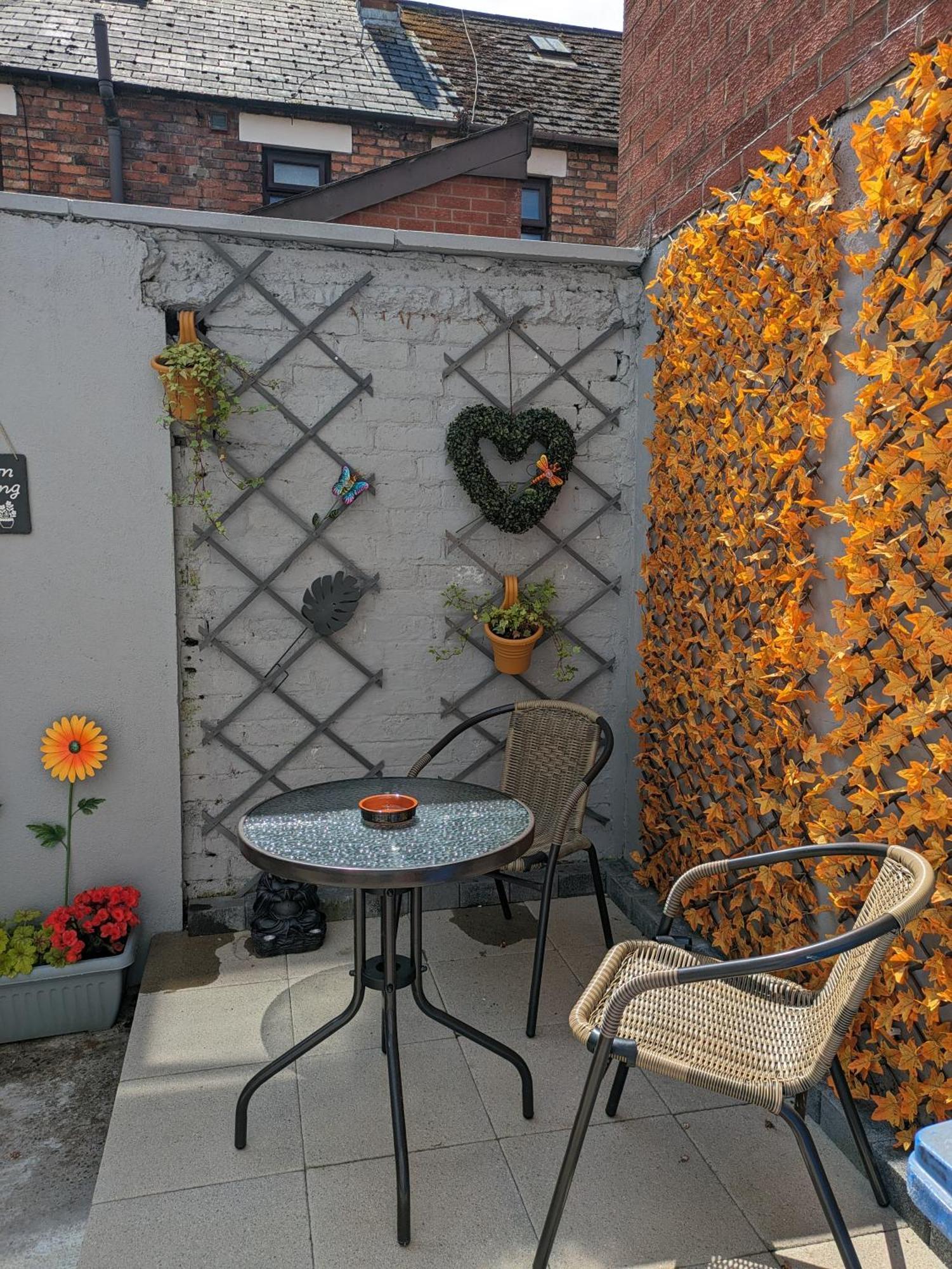 Maire Toireasa - Cosy Refurbished Property In The Gaeltacht Quarter Belfast Room photo